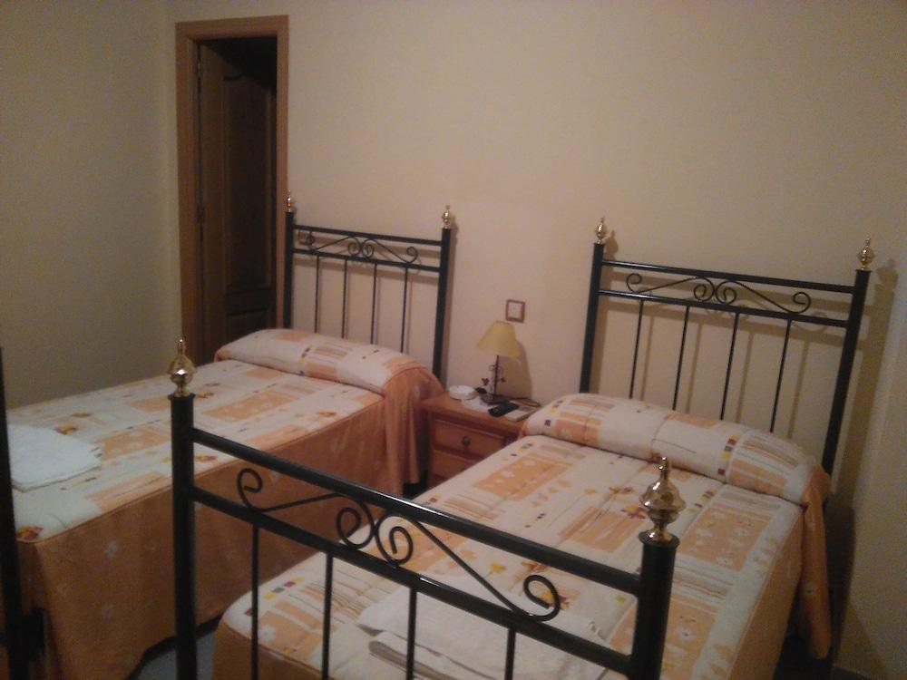 Hostal Miraflor De Las Cadenas Cuacos De Yuste Exteriör bild